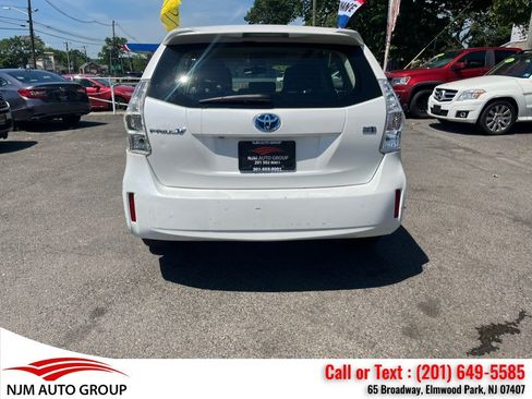 Used 2014 Toyota Prius V Five FWD image 9