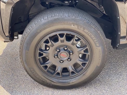 Used 2024 Toyota Tacoma SR5 AWD/4WD image 12
