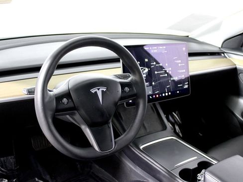 Used 2021 Tesla Model 3 Standard Range Plus image 7