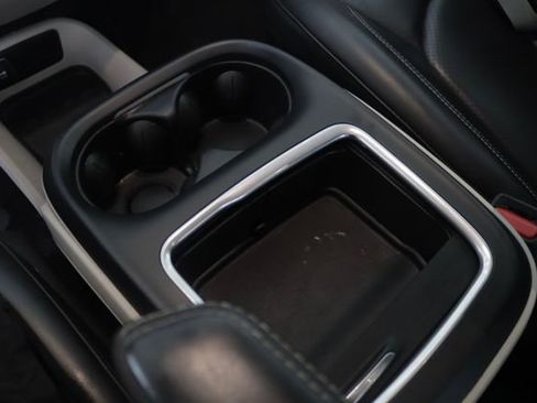 Used 2023 Chrysler Pacifica Touring-L image 21