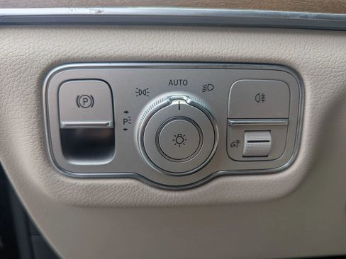 Used 2022 Mercedes-Benz GLS 450 4MATIC image 22