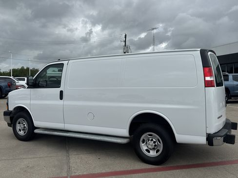 Used 2024 Chevrolet Express 2500 w/ Driver Convenience Package image 7