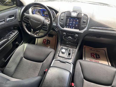 Used 2022 Chrysler 300 Touring w/ Sport Appearance Package RWD image 19