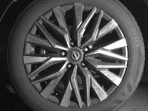 Used 2025 Nissan Altima 2.5 SV FWD image 12