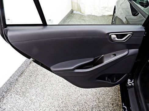 Used 2020 Hyundai Ioniq SE image 9