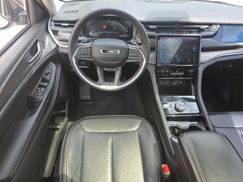 Used 2023 Jeep Grand Cherokee 4WD 4xe image 4