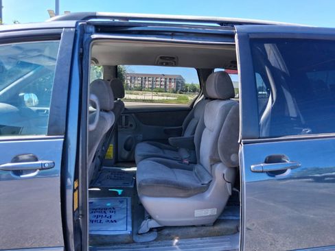 Used 2008 Toyota Sienna LE FWD image 9