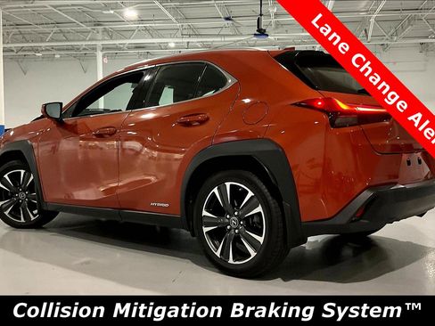 Used 2019 Lexus UX 250h w/ Premium Package image 3