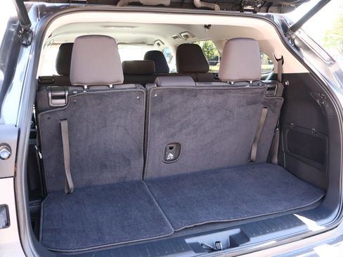 Used 2023 Toyota Highlander LE FWD image 25