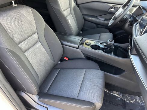 Certified 2025 Nissan Rogue SV image 10