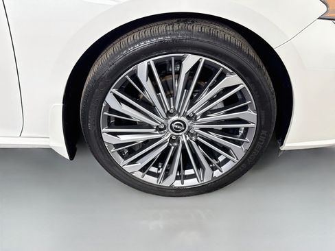 Used 2024 Nissan Altima 2.5 SL FWD image 32