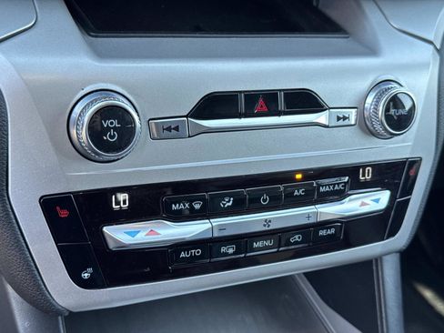 Used 2021 Ford Explorer XLT w/ Equipment Group 202A image 14