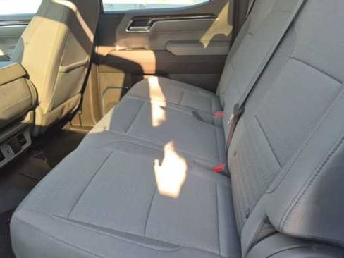 Used 2024 Chevrolet Silverado 1500 LT AWD/4WD image 7