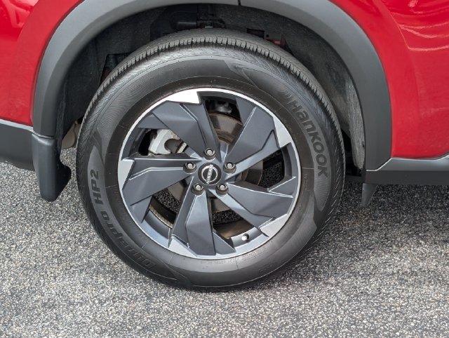 Used 2025 Nissan Rogue SV AWD/4WD image 9