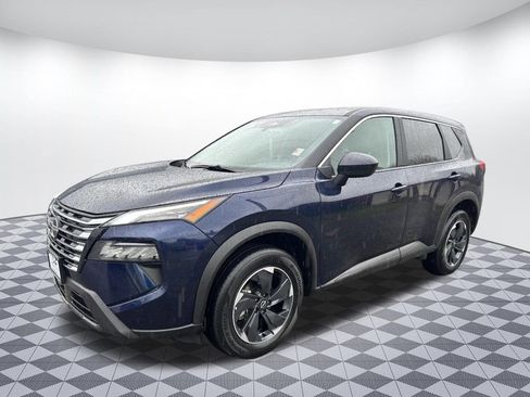 Used 2025 Nissan Rogue SV image 3