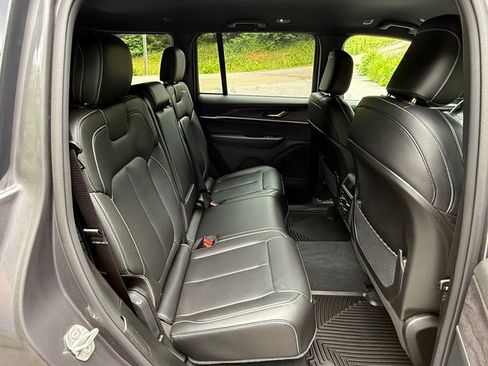 Used 2024 Jeep Grand Cherokee Limited AWD/4WD image 18