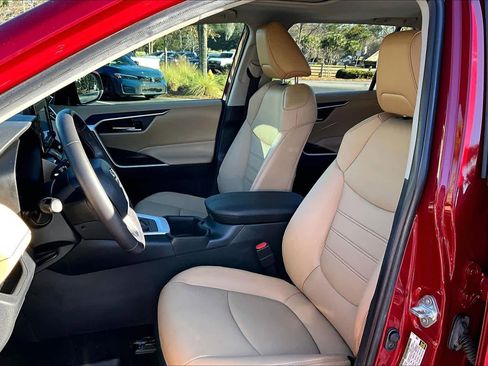 Used 2022 Toyota RAV4 XLE Premium image 7