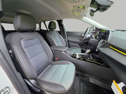 New 2026 Chevrolet Trax LT w/ LT Convenience Package FWD image 11