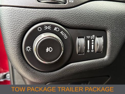 Used 2019 Jeep Cherokee Trailhawk w/ Cold Weather Group AWD/4WD image 8