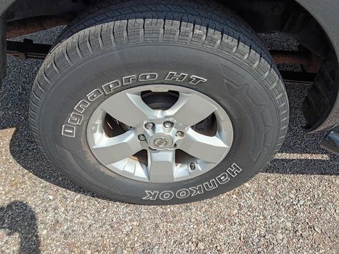 Used 2012 Nissan Frontier SV image 26