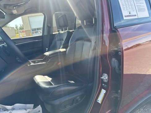 Used 2022 Jeep Grand Cherokee Limited AWD/4WD image 11