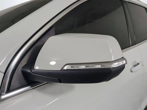 Used 2021 GMC Acadia SLT w/ Premium Package image 12