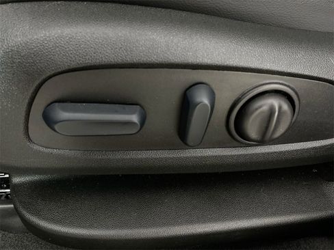 Certified 2023 GMC Acadia SLT w/ Preferred Package image 12