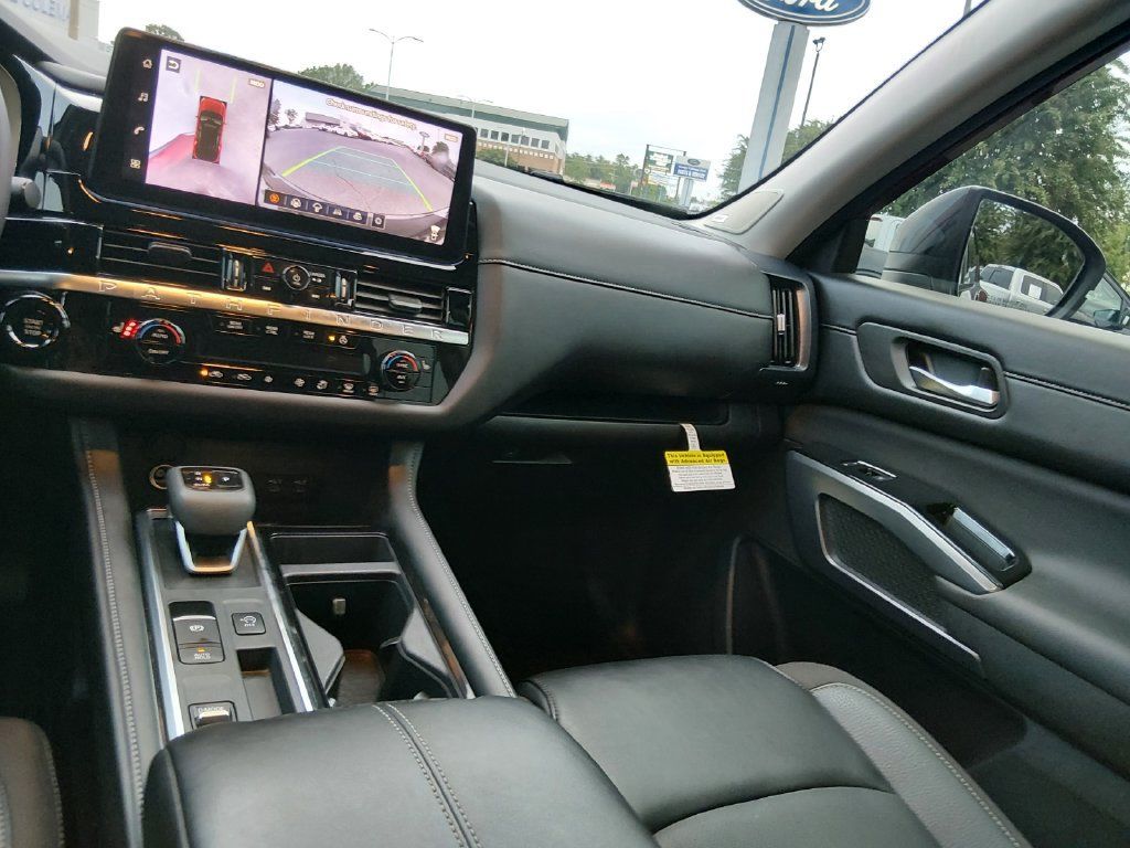 Used 2026 Nissan Pathfinder SL w/ SL Premium Package FWD image 12