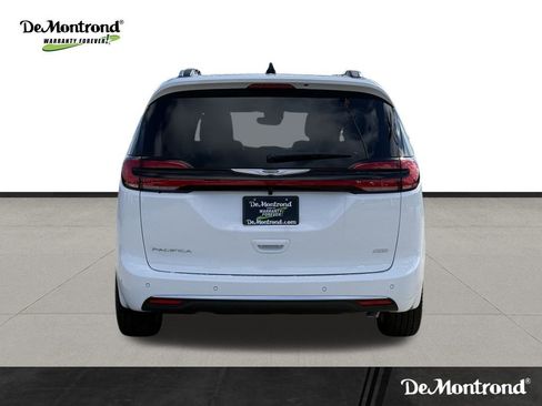 New 2026 Chrysler Pacifica Pinnacle image 6