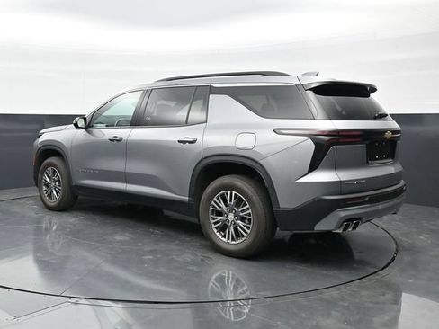 Used 2024 Chevrolet Traverse LT FWD image 7