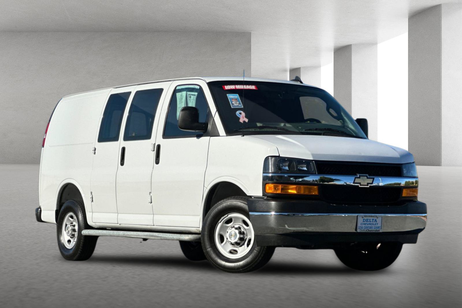 Used 2025 Chevrolet Express 2500 w/ Driver Convenience Package RWD image 1