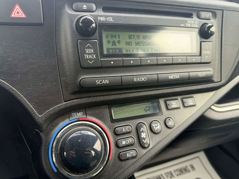 Used 2014 Toyota Prius C Two image 13