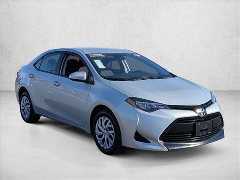 Used 2019 Toyota Corolla LE image 3