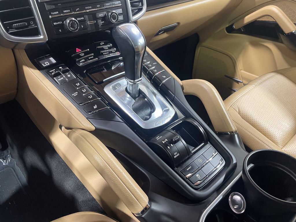 Used 2016 Porsche Cayenne AWD/4WD image 16