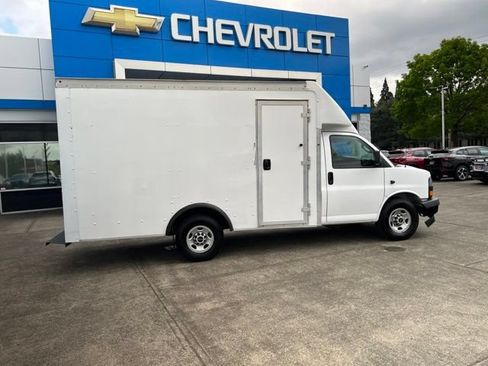 Used 2021 GMC Savana 3500 w/ Driver Convenience Package RWD image 8