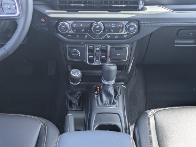New 2026 Jeep Wrangler Unlimited Sahara AWD/4WD image 19