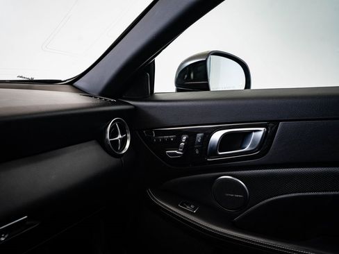Used 2017 Mercedes-Benz SLC 43 AMG image 36
