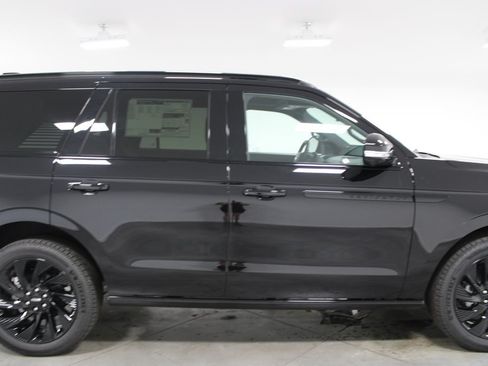 New 2027 Lincoln Navigator Reserve w/ Jet Appearance Package AWD/4WD image 10