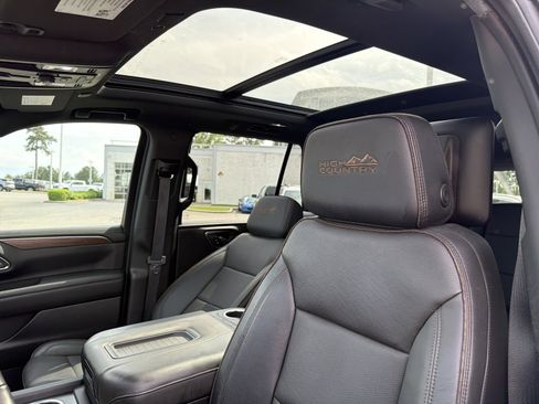 Used 2024 Chevrolet Tahoe High Country w/ Advanced Technology Package AWD/4WD image 28