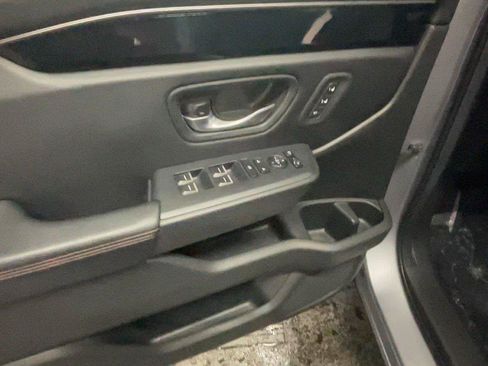 Used 2025 Honda Pilot TrailSport image 29
