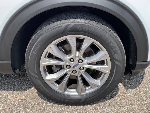 Used 2023 Ford Explorer Limited AWD/4WD image 10