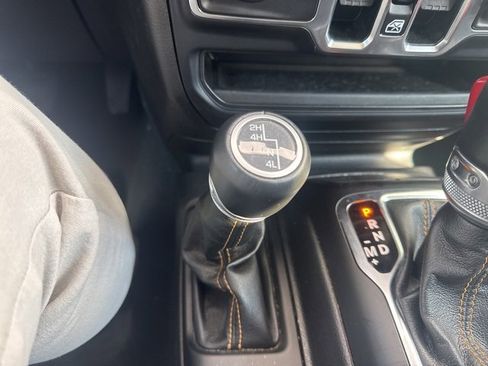 Used 2023 Jeep Gladiator Overland image 16