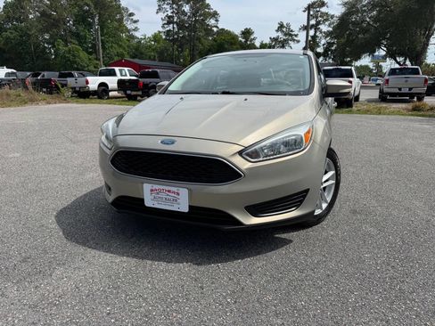 Used 2015 Ford Focus SE FWD image 25