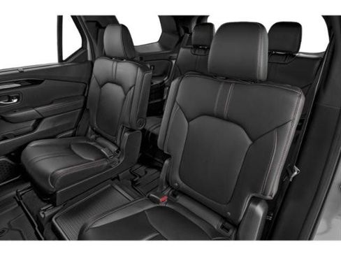 Used 2025 Honda Pilot TrailSport image 13