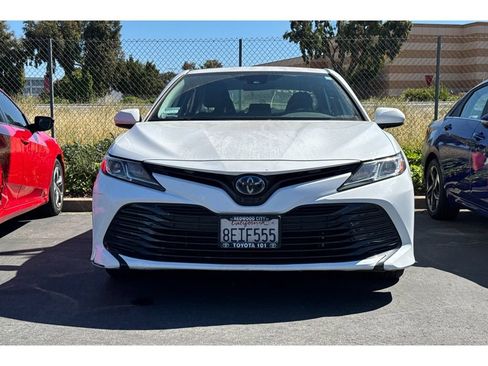 Used 2019 Toyota Camry LE image 5