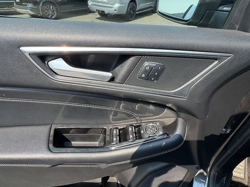 Used 2018 Ford Edge Titanium w/ Equipment Group 302A AWD/4WD image 15