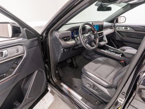 Used 2025 Ford Explorer ST-Line w/ ST-Line Street Pack AWD/4WD image 12