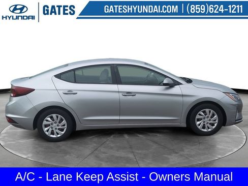 Used 2020 Hyundai Elantra SE FWD image 3