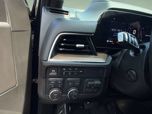 Used 2025 Chevrolet Suburban High Country AWD/4WD image 22