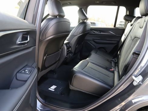 New 2025 Jeep Grand Cherokee Altitude image 16